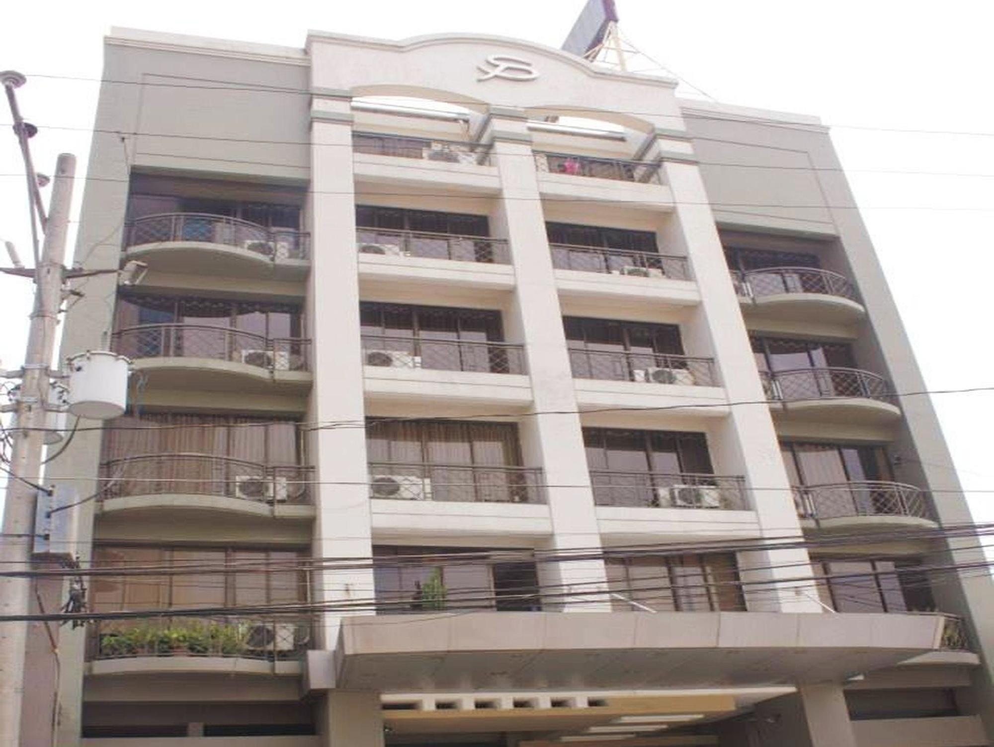 Vive Hotel Makati City Exterior photo
