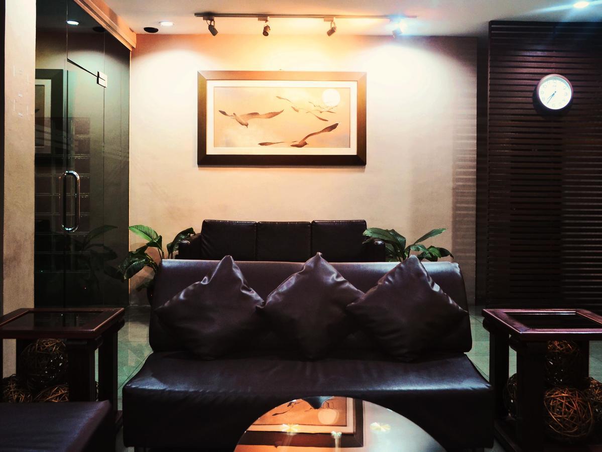 Vive Hotel Makati City Exterior photo